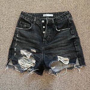 Zara high rise distressed mom short